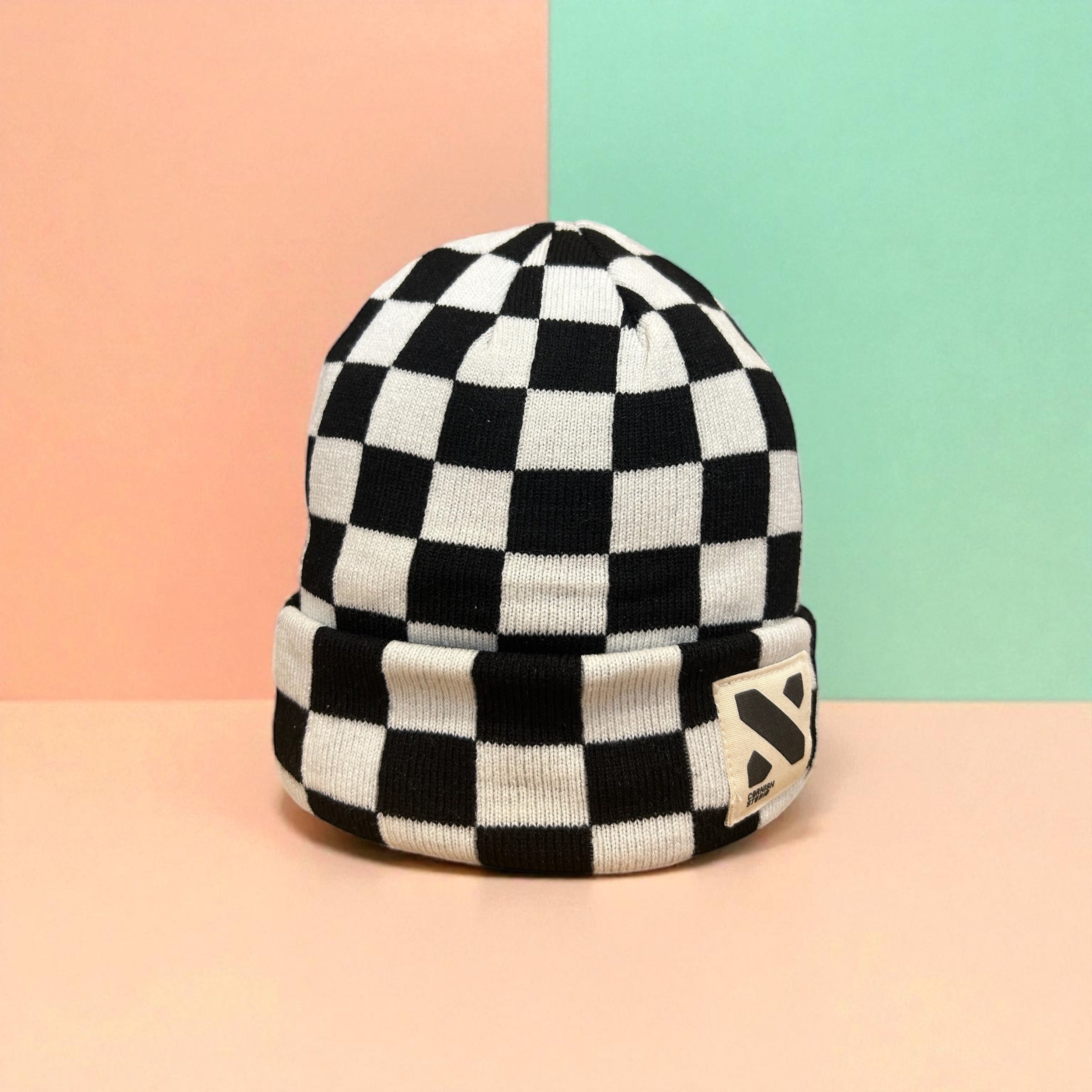 Checkered Hat / Monochrome