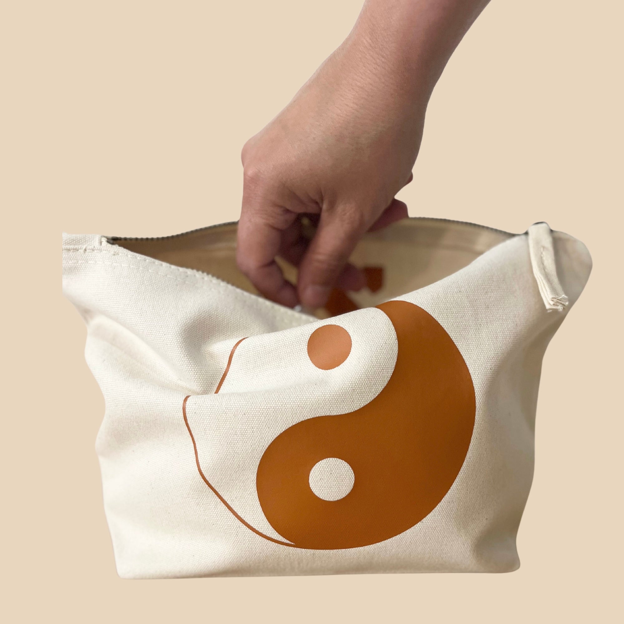 Ying Yang zip bag | Cinnamon